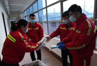 起早貪黑半個月 日照港“女漢子”用5萬個口罩鑄成保障港口生產安全防線