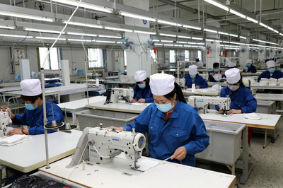 鄂爾多斯 人民健康高于一切，防護用品生產(chǎn)車間全力以赴保供應