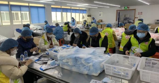 央視點(diǎn)贊！助力口罩生產(chǎn)，江蘇青年志愿者在行動